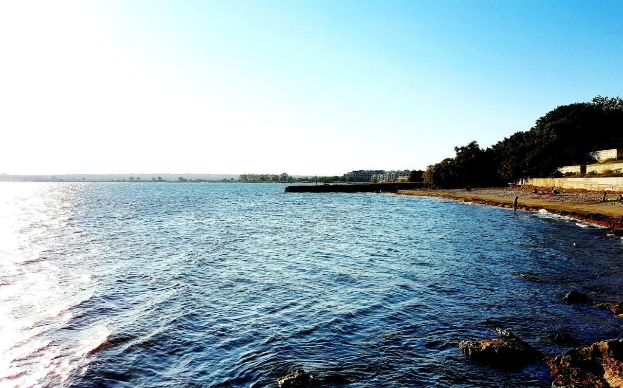 Blue Bay Sea View Apartment Pomorie Bagian luar foto